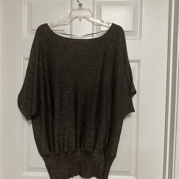 WORTHINGTON 2X TOP. BLACK & GOLD METAL THREADING. Gathered @ drop waist. - Picture 5 of 6